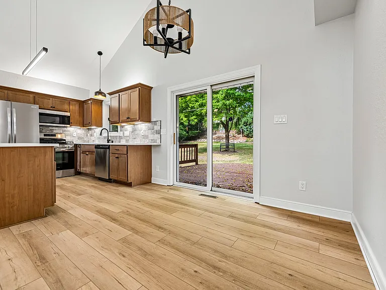 11108 W Forest Home Ave — Photo 9