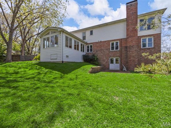 1304 Brynnwood Dr, Saint Louis, MO 63124