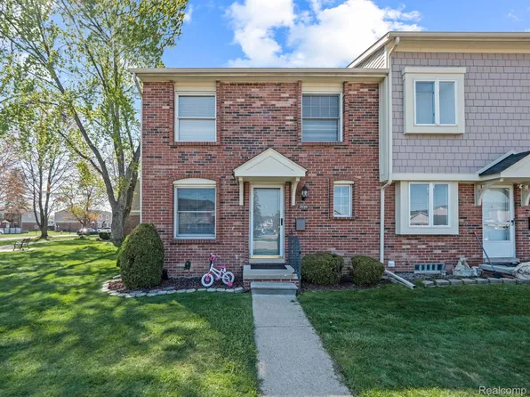 20269 S Great Oaks Cir, Clinton Township, MI 48036