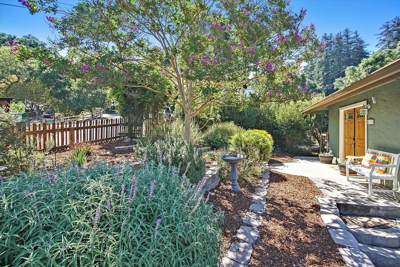 3 bed, 1406 sqft, $5,100 — Photo 3