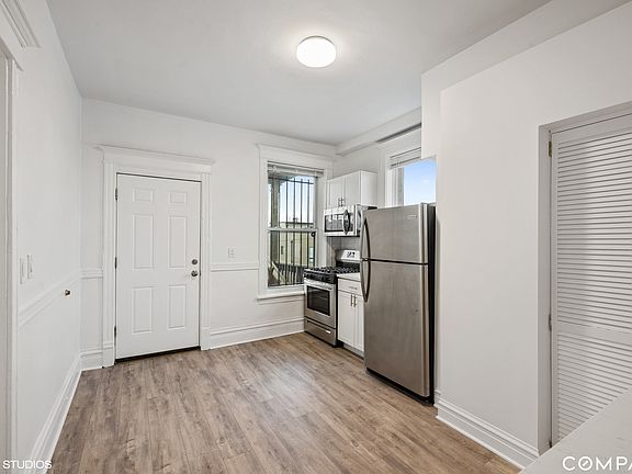 3rd image of 2335 W Superior St APT 3R