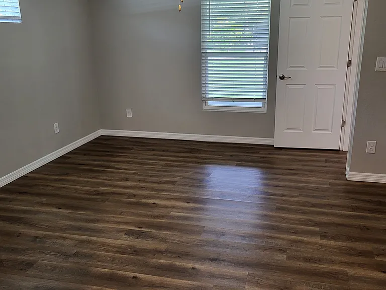 860 Phyllis St — Photo 9