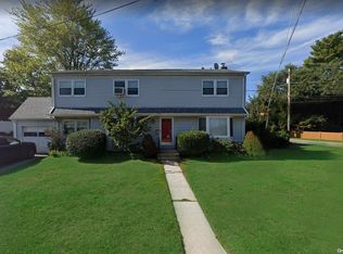 187 Central Park Rd, Plainview, NY 11803