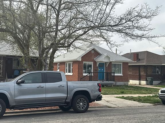 3rd image of 2813 Fowler Ave
