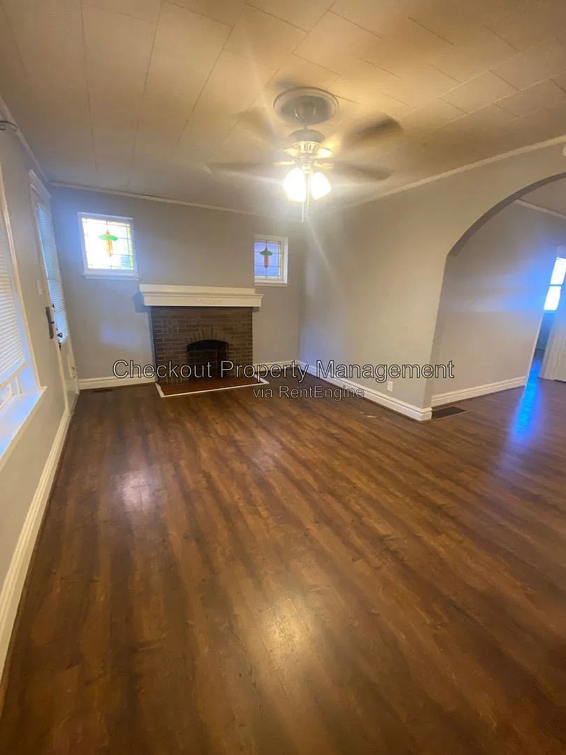 2 bed, 1.0 bath, 1000 sqft, $1,295 — Photo 1