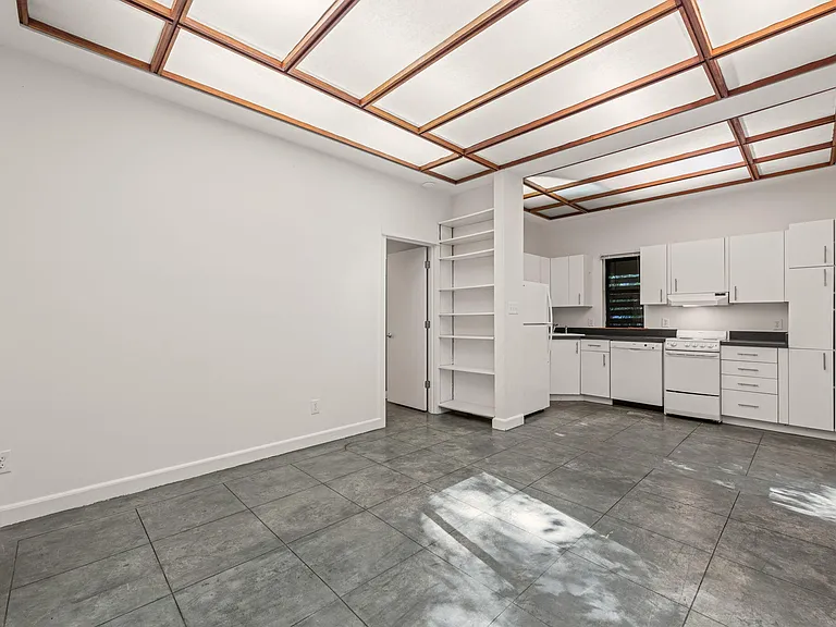 104 Rose Ln #A — Photo 6
