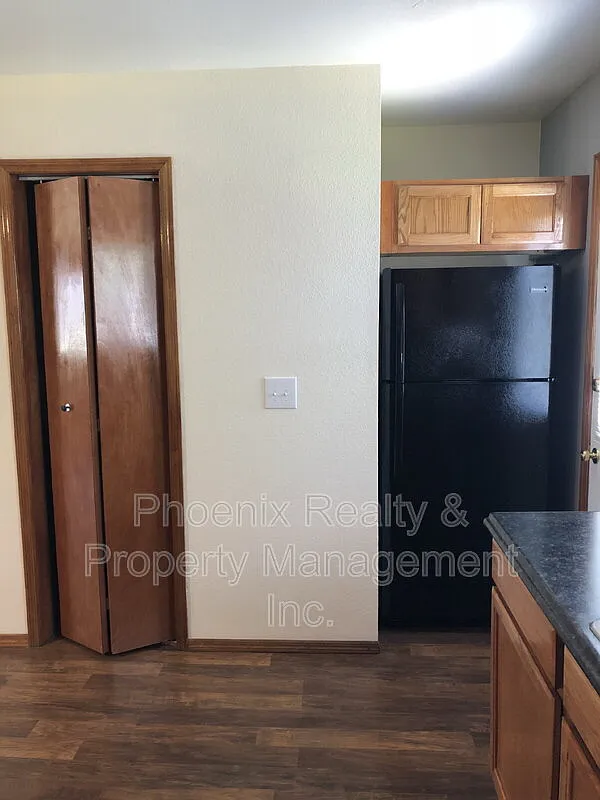 3 bed, 1.5 bath, 1400 sqft, $2,300 — Photo 4