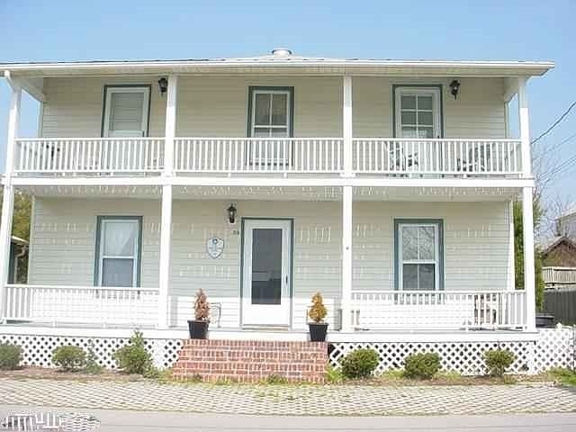 2nd image of 218B S Elm St