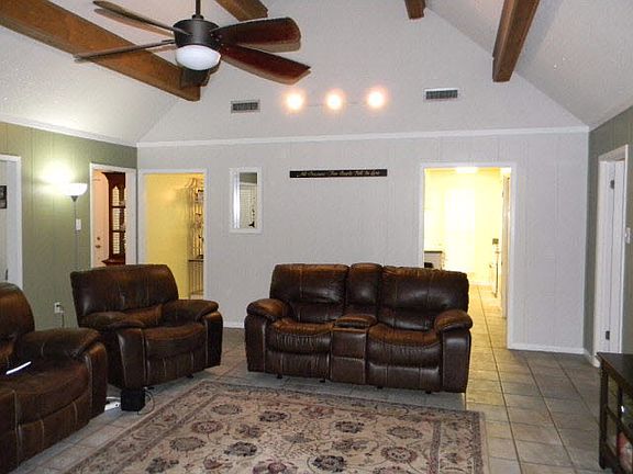 3rd image of 605 Vaughn Dr S