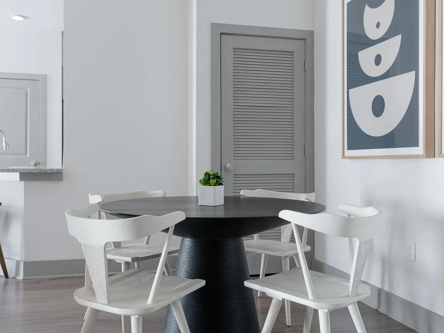 Alleia Luxury Apartments — Photo 2