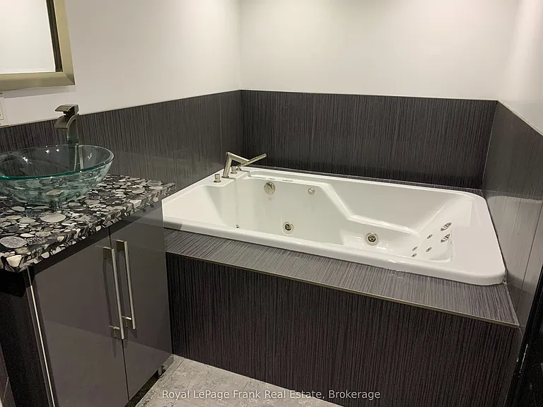 243 Huron St #4 — Photo 17
