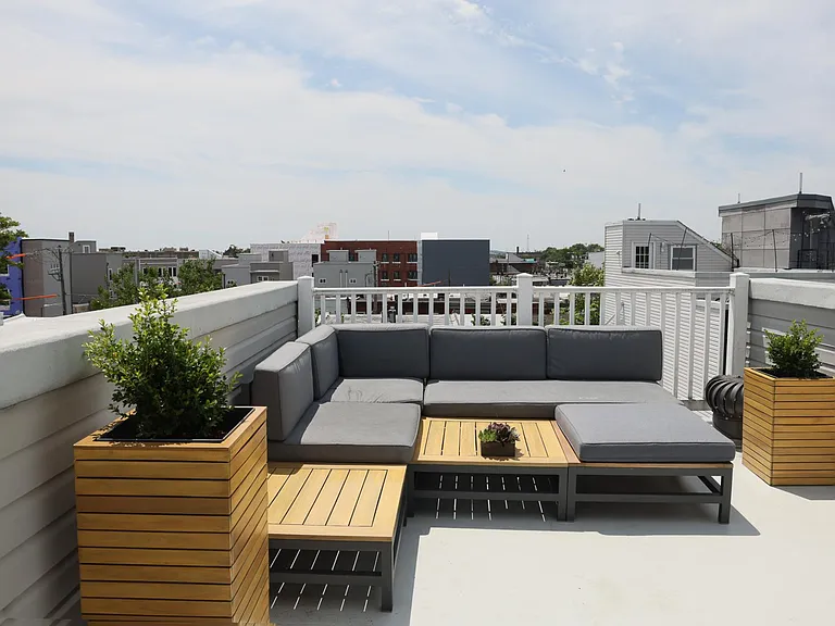 2241 Cross St — Photo 5