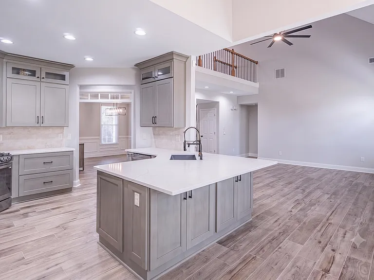 3913 Lost Oak Dr — Photo 7