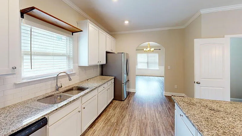 4 bed, 2.5 bath, 3236 sqft, $2,295 — Photo 4
