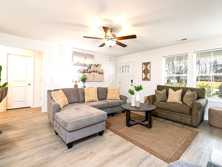 237 Hudson Dr — Photo 35