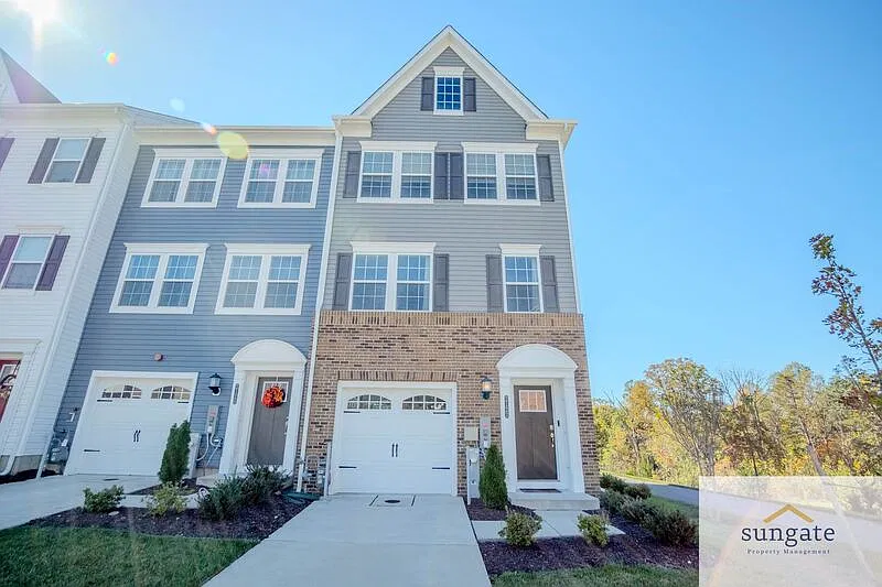 3 bed, 4.0 bath, 2172 sqft, $3,000 — Photo 1