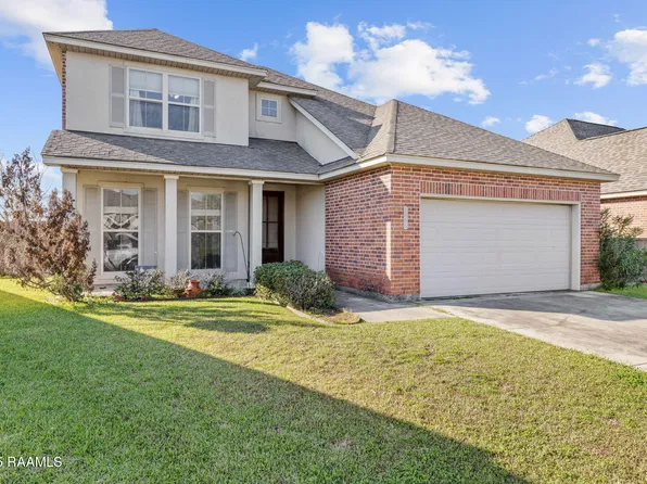 102 Still Waters Rd, Broussard, LA 70518