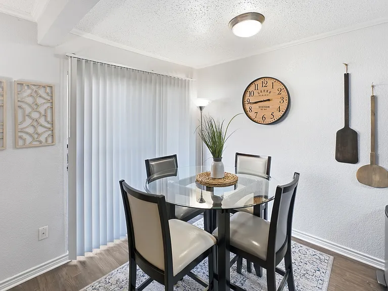 Le Montreaux Apartments — Photo 34