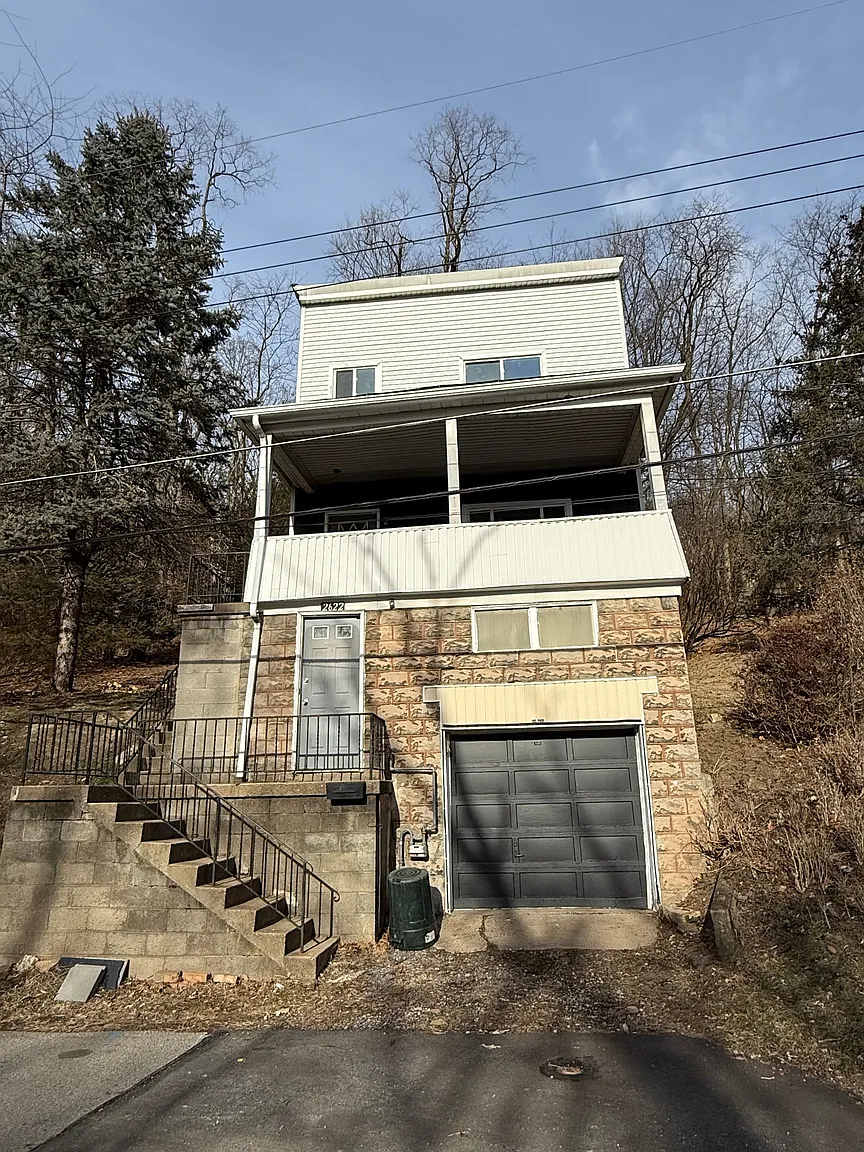 2622 Merwyn Ave photo 1