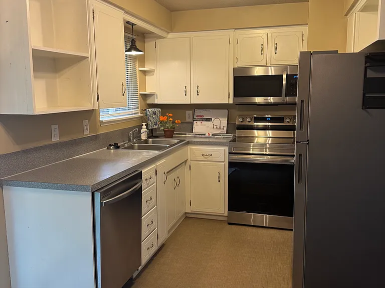 210 Adams Park Dr — Photo 6