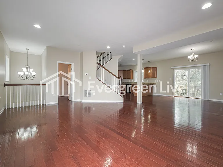 3126 Raintree Dr — Photo 3