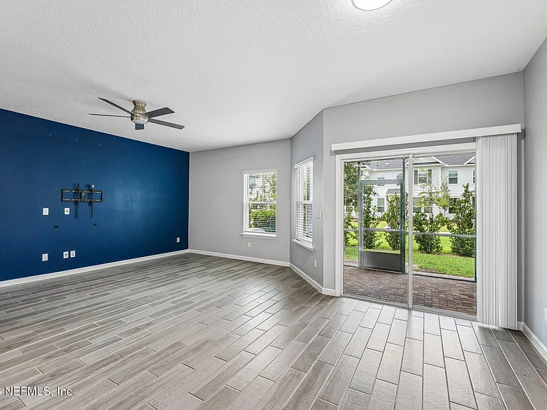 120 Appleton Ct — Photo 12