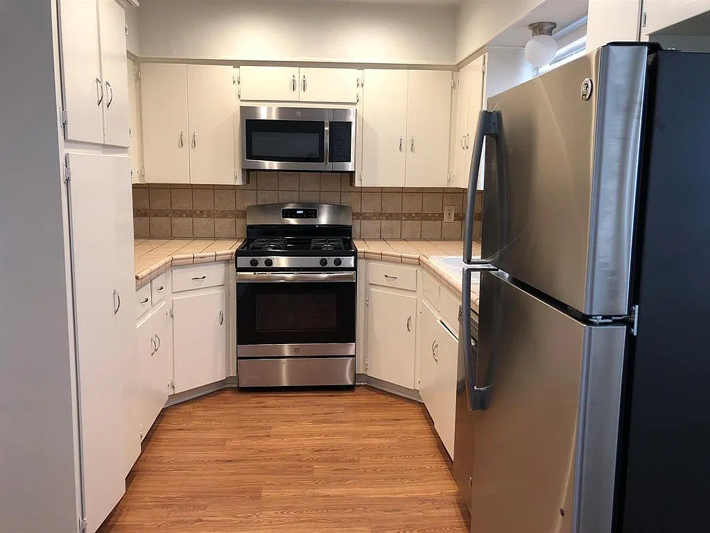 4 bed, 2.0 bath, 1660 sqft, $4,000 — Photo 4