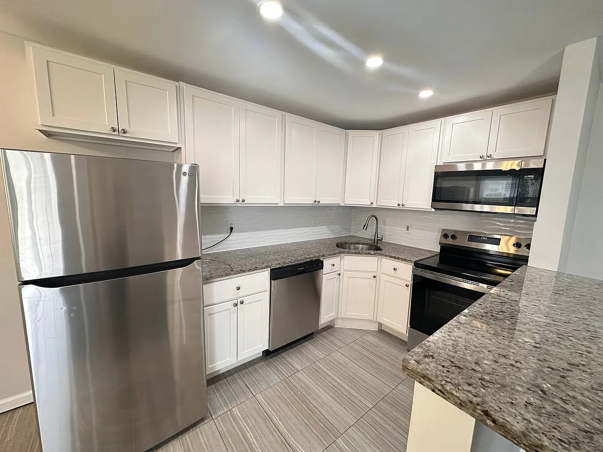 Building Photo - 580 Patten Ave #29
