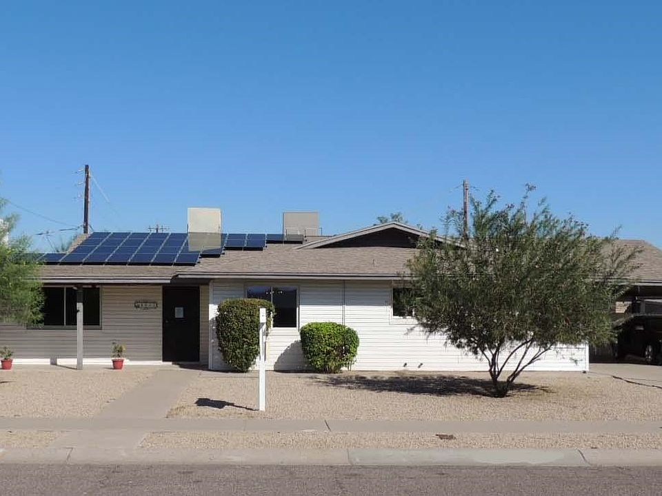 05 Fromt of the House from the Street