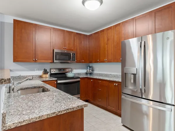 1 Harvest Dr #103, North Andover, MA 01845