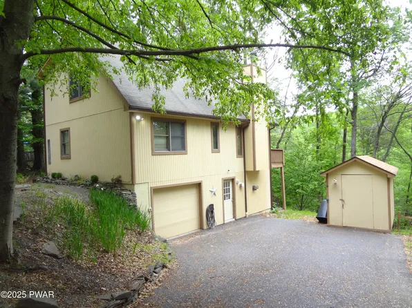 104 Briarwood Dr, Greentown, PA 18426