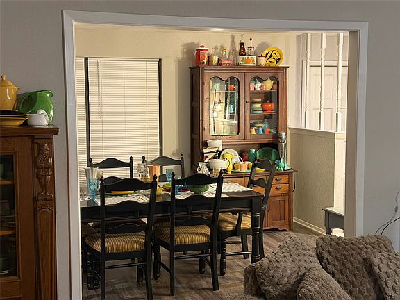 3rd image of 2809 N Murco Dr