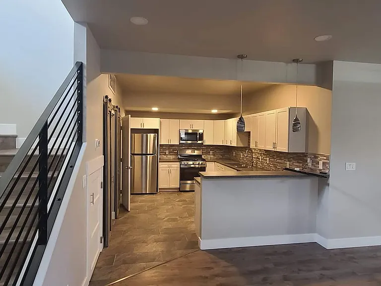 423 Brealyn Ct #B — Photo 3