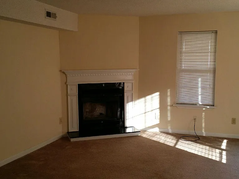 119 Montague Dr — Photo 2