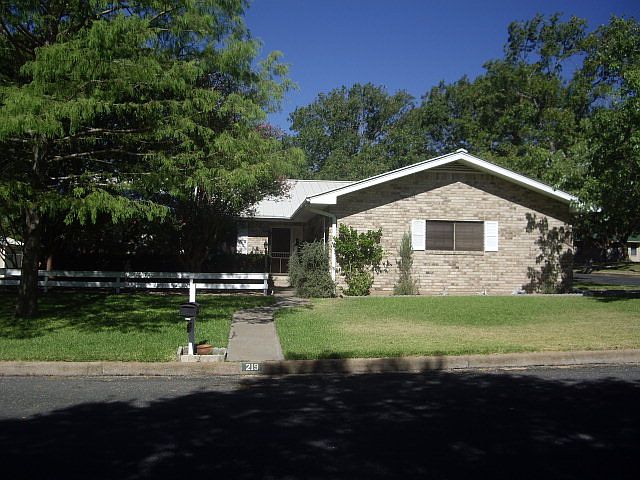 1st image of 219 W Driftwood Dr