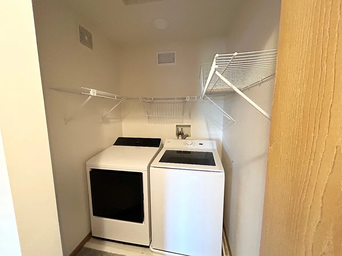 2 bed, 1.5 bath, 1000 sqft, $1,995 — Photo 3