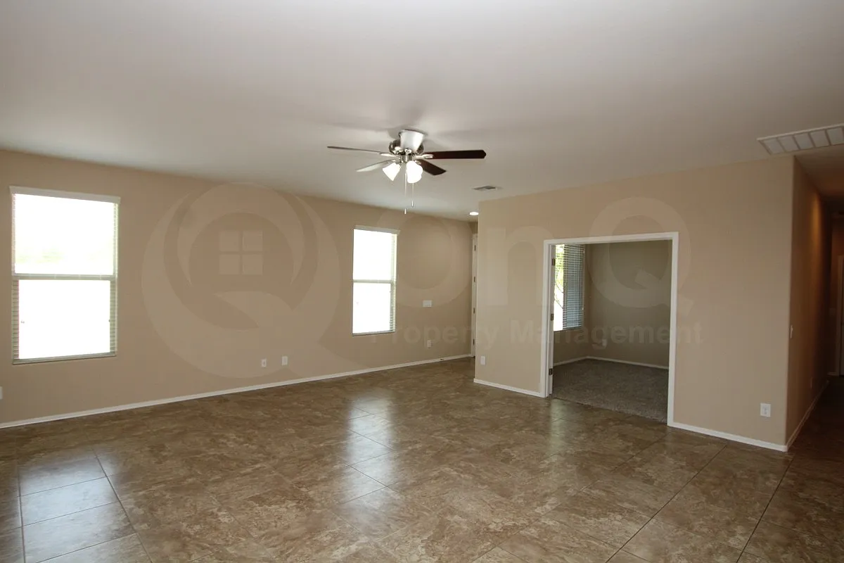 4 bed, 2.0 bath, 1869 sqft, $2,299 — Photo 4