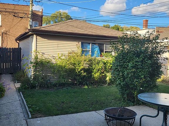 3rd image of 4828 W Newport Ave