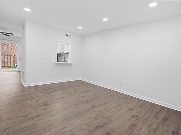 2nd image of 3113 Colonial Way APT L