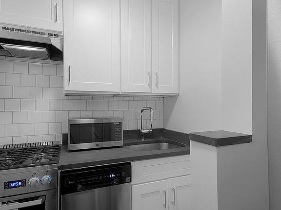 5th image of 20 Cornelia St APT 2