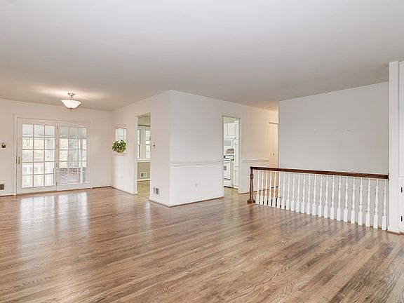 4th image of 11626 Deborah Dr