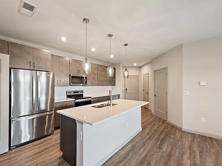 19Nineteen Promenade — Photo 96