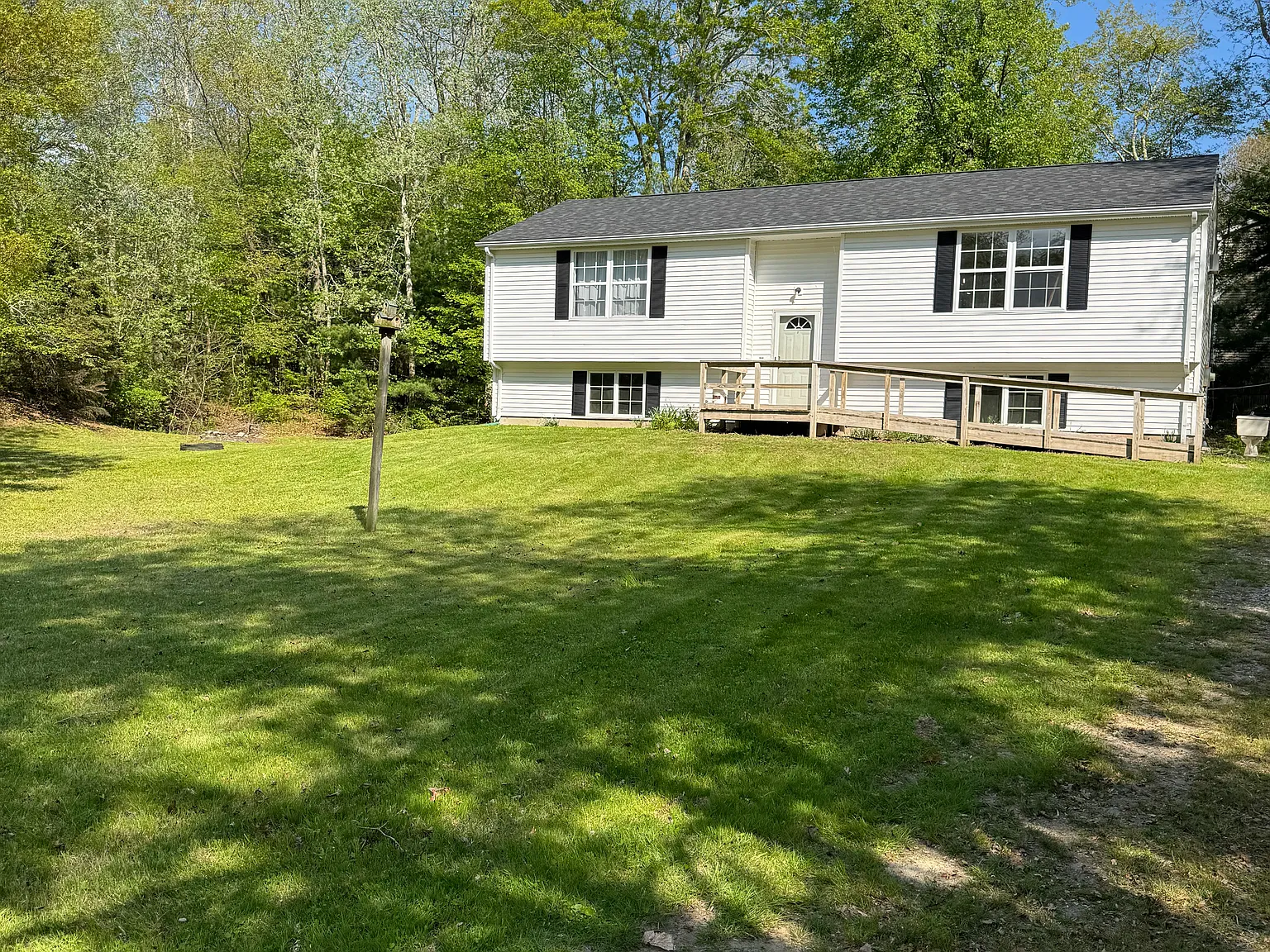 107 Lakeside Dr — Photo 1