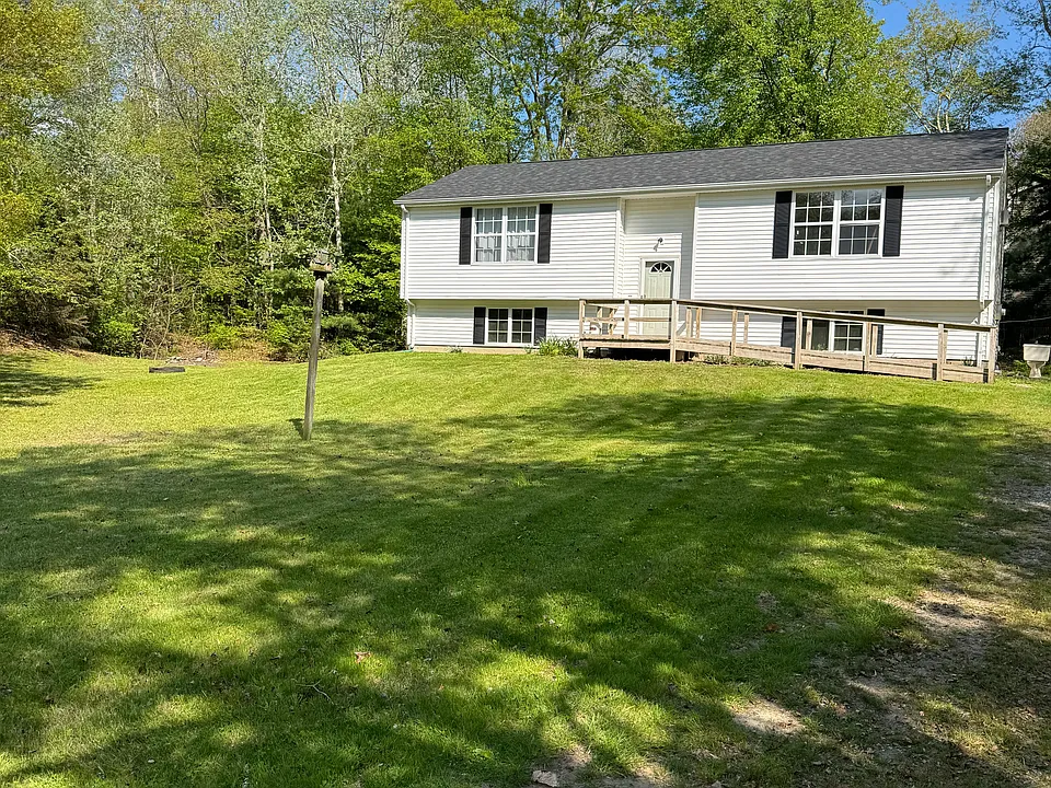 107 Lakeside Dr
