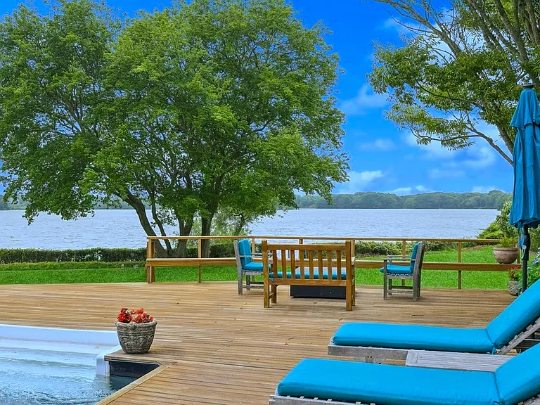 70 Mill Pond Ln — Photo 4