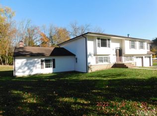 83 Stillwell Rd, Kendall Park, NJ 08824