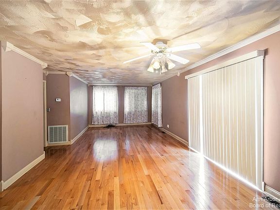 3rd image of 422 W Middle St