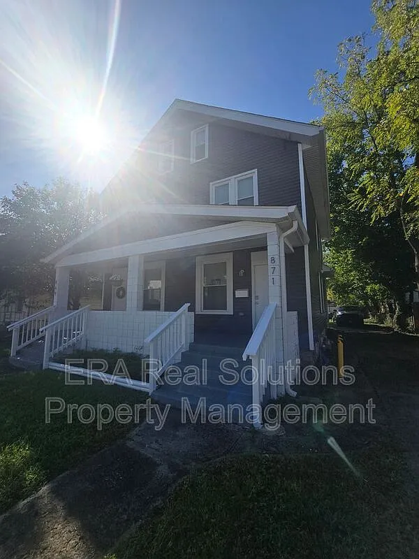 3 bed, 1.5 bath, 1336 sqft, $1,750 — Photo 1