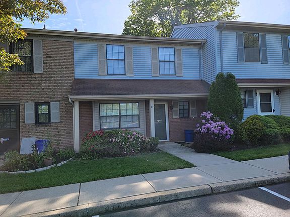 5th image of 57 Croyden Ct