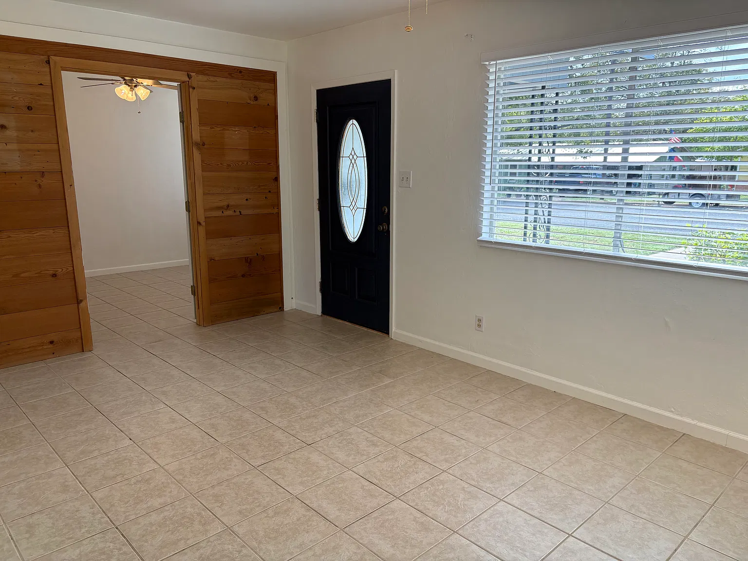 3 bed, 1200 sqft, $1,600 — Photo 3